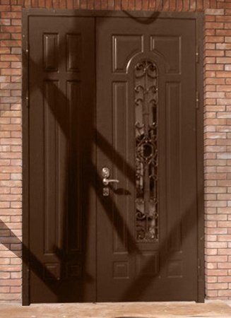 Дверь в коттедж дом с отделкой влагостойким МДФ